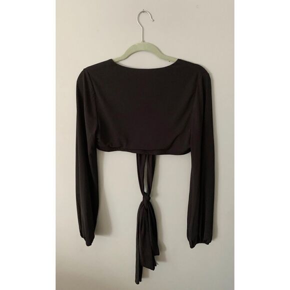 BLUE BLUSH Black Wrap Cropped Top w Center Ring - Picture 3 of 3